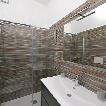 Bed & Breakfast La Bella - 3*